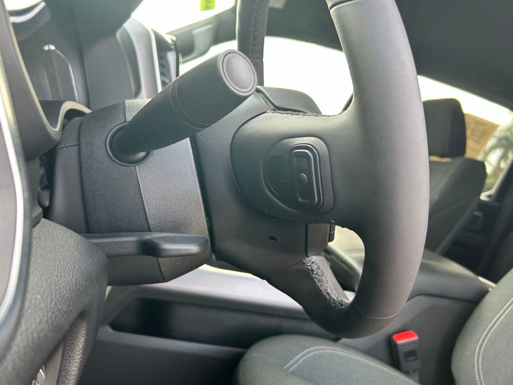 Used 2025 RAM 1500 Big Horn RWD image 40