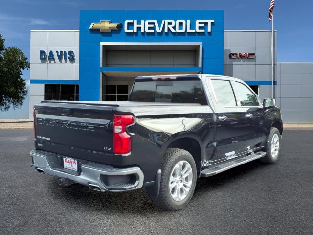 Used 2024 Chevrolet Silverado 1500 LTZ AWD/4WD image 3