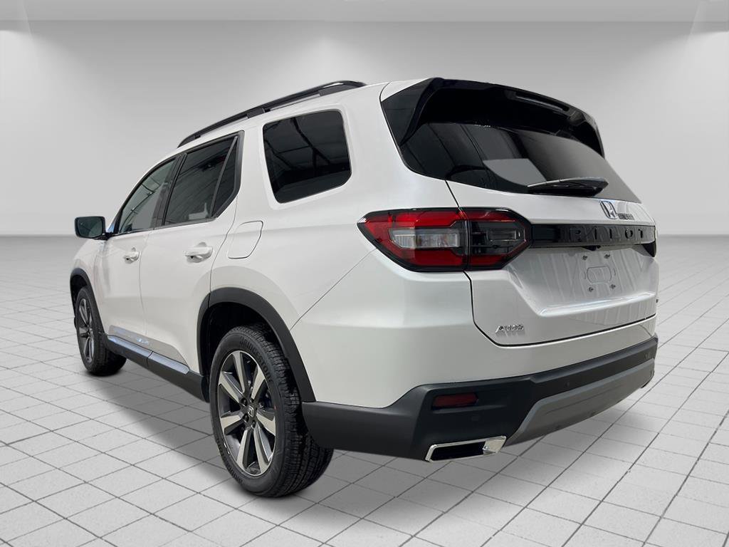 New 2025 Honda Pilot Touring image 3