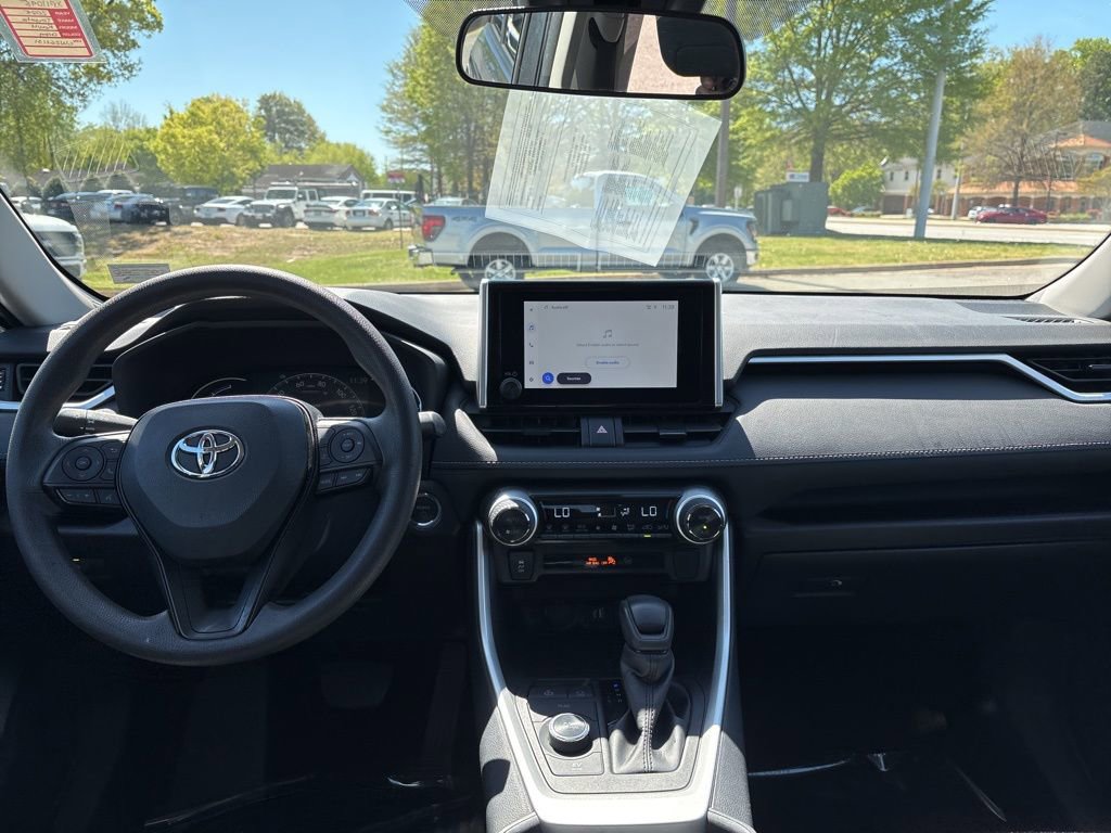 Used 2025 Toyota RAV4 XLE AWD/4WD image 10