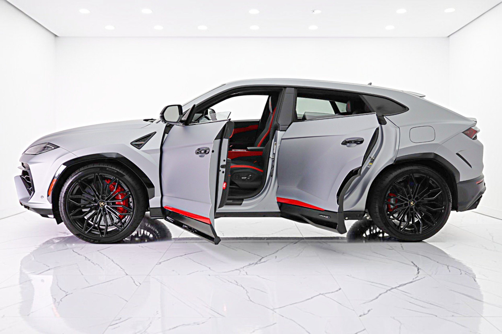 Used 2025 Lamborghini Urus S AWD/4WD image 4