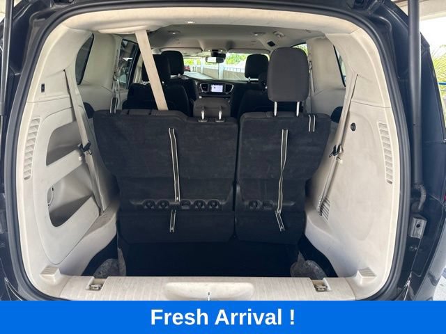 Used 2023 Chrysler Voyager LX FWD image 5