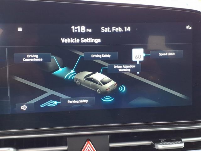 Used 2025 Hyundai Elantra Limited image 12