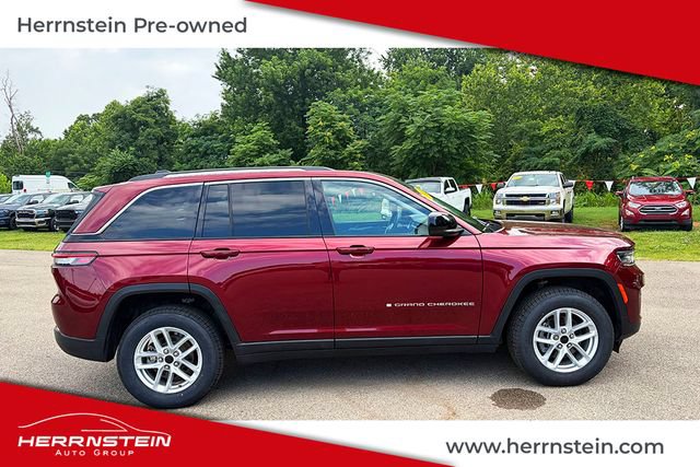 Used 2023 Jeep Grand Cherokee Laredo w/ Luxury Tech Group I AWD/4WD image 28