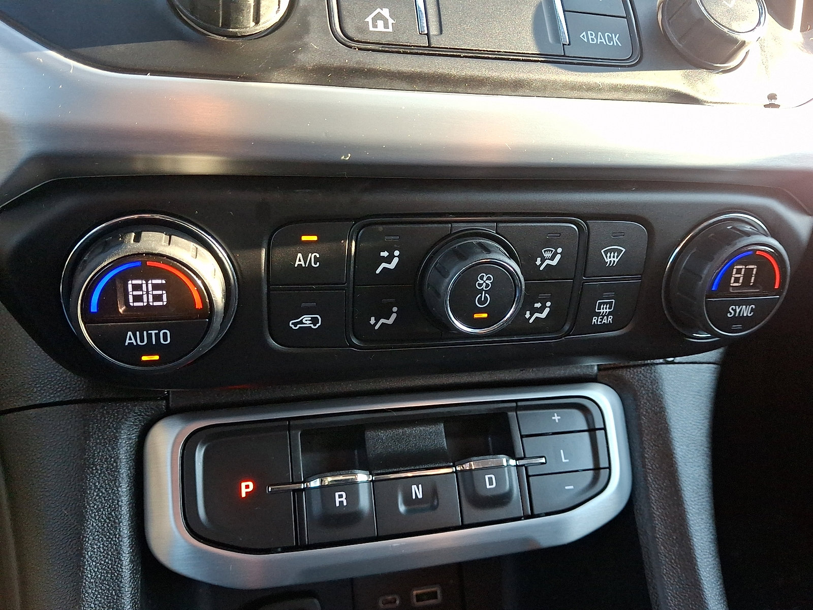 Used 2021 GMC Acadia SLE w/ Driver Convenience Package image 17