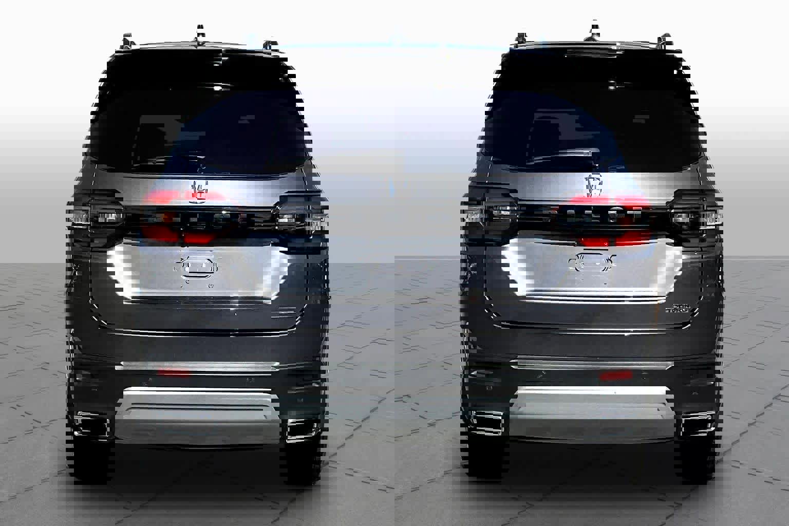 Used 2025 Honda Pilot Touring image 4