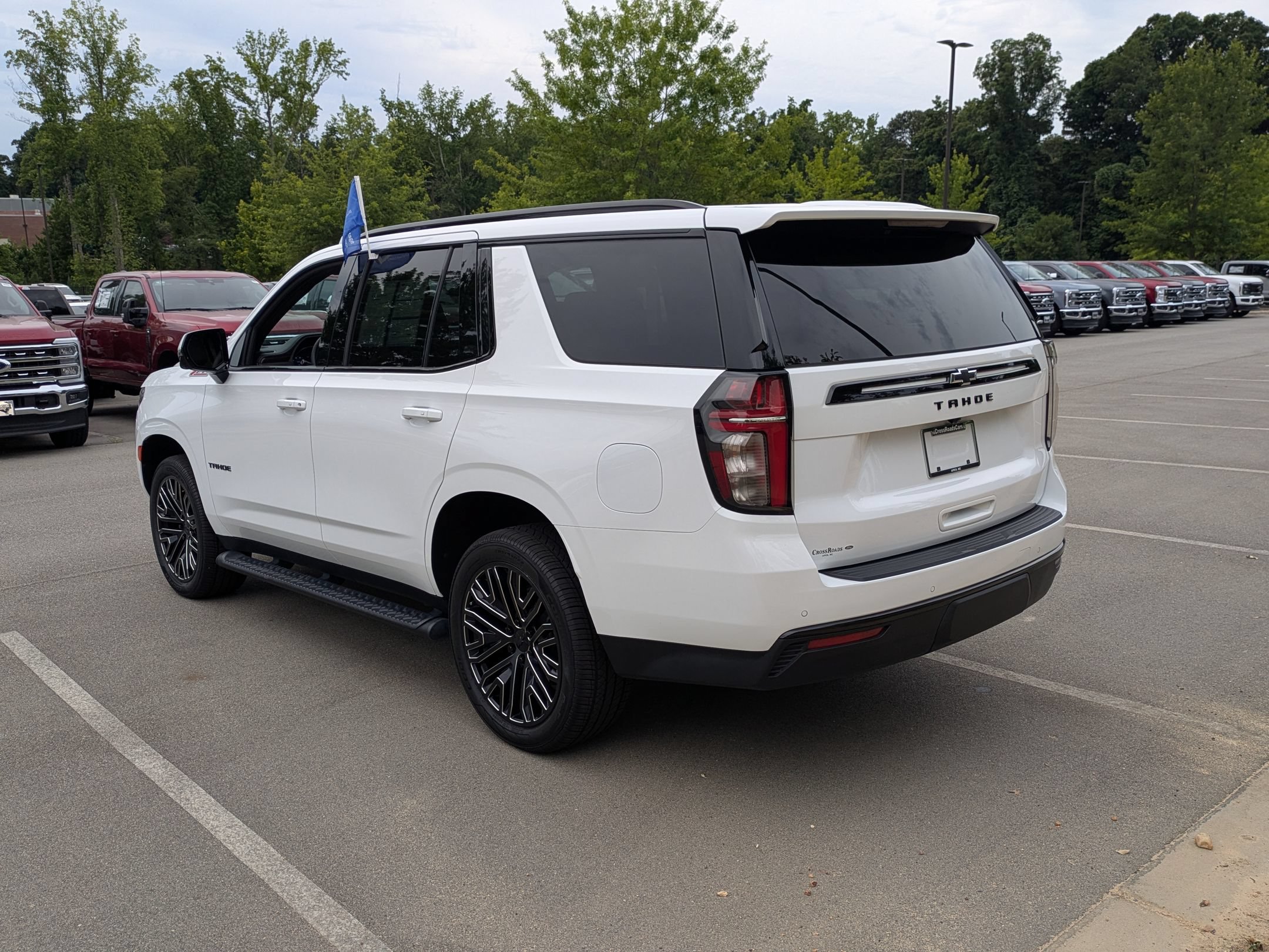Used 2023 Chevrolet Tahoe Z71 w/ Luxury Package AWD/4WD image 6