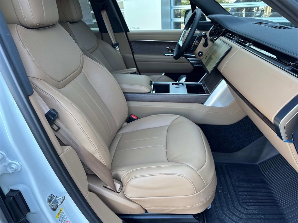 New 2025 Land Rover Range Rover SE image 11