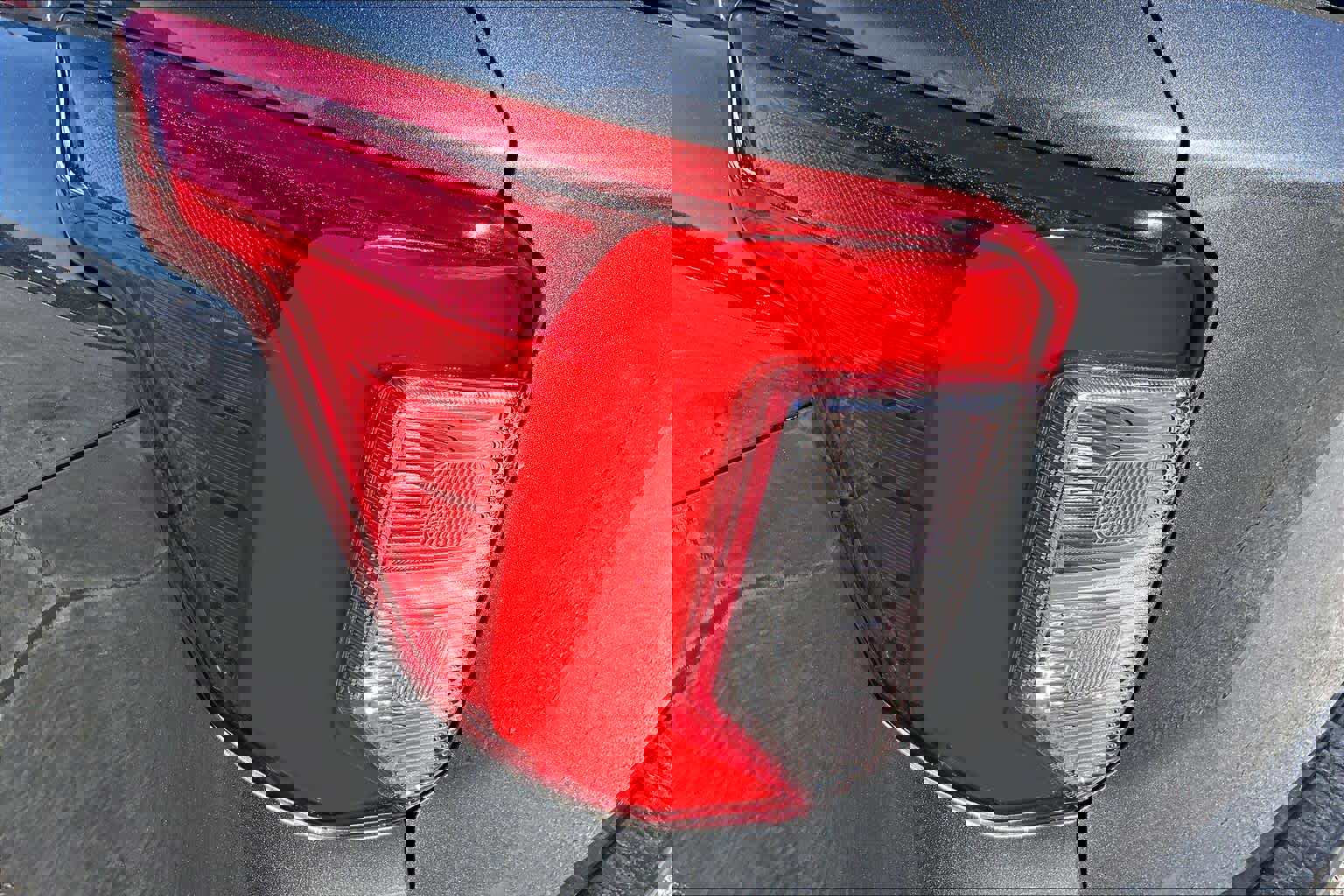 Used 2022 Ford Explorer XLT w/ Equipment Group 202A image 28