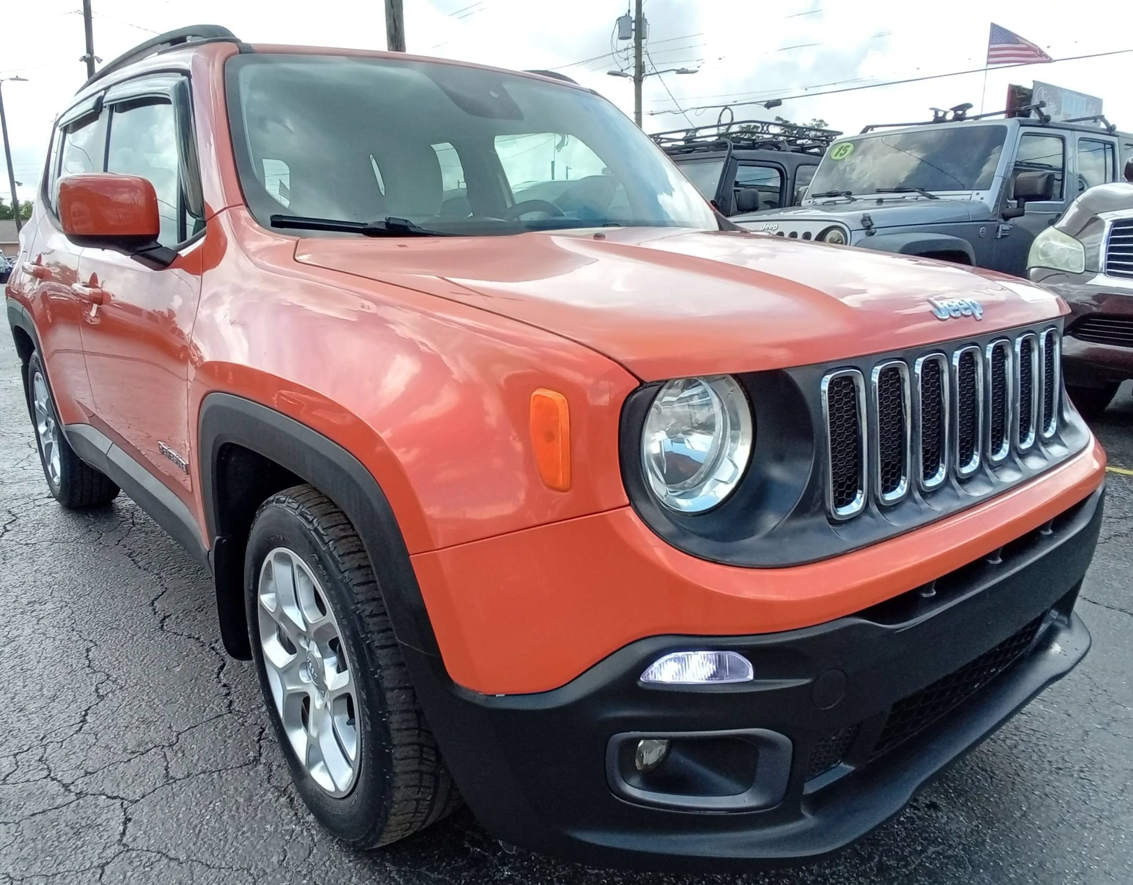 Used 2015 Jeep Renegade Latitude w/ Popular Equipment Group FWD image 4