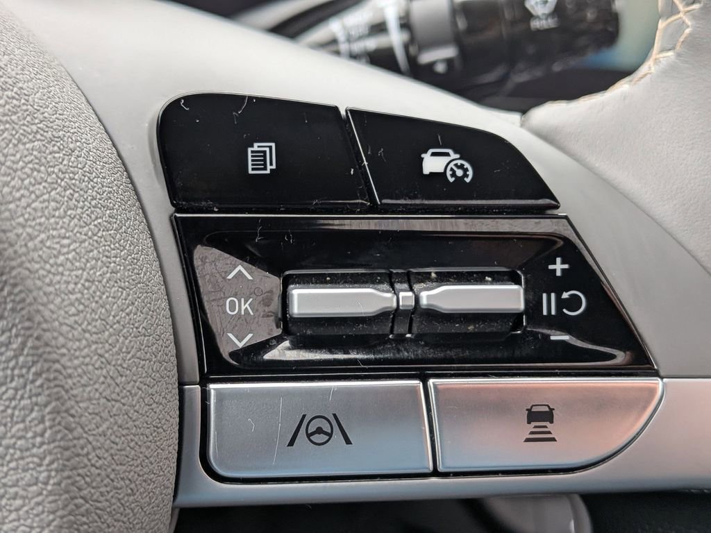 Used 2025 Hyundai Elantra SEL FWD image 15