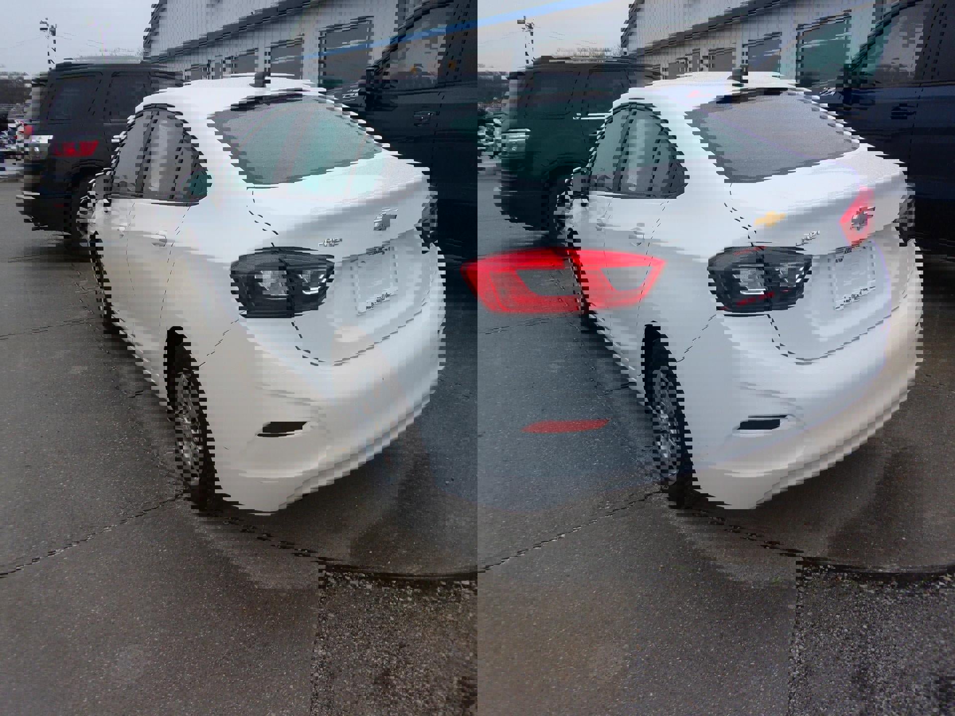 Used 2018 Chevrolet Cruze LS w/ LS Fleet Convenience Package image 2