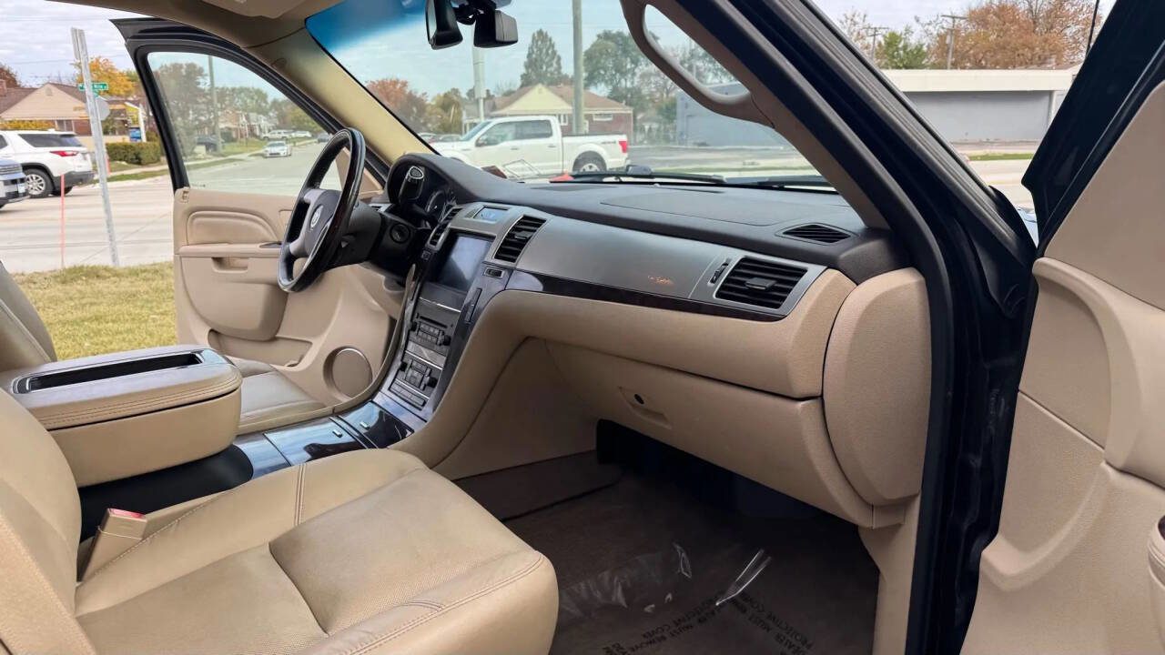 Used 2012 Cadillac Escalade EXT Luxury image 24