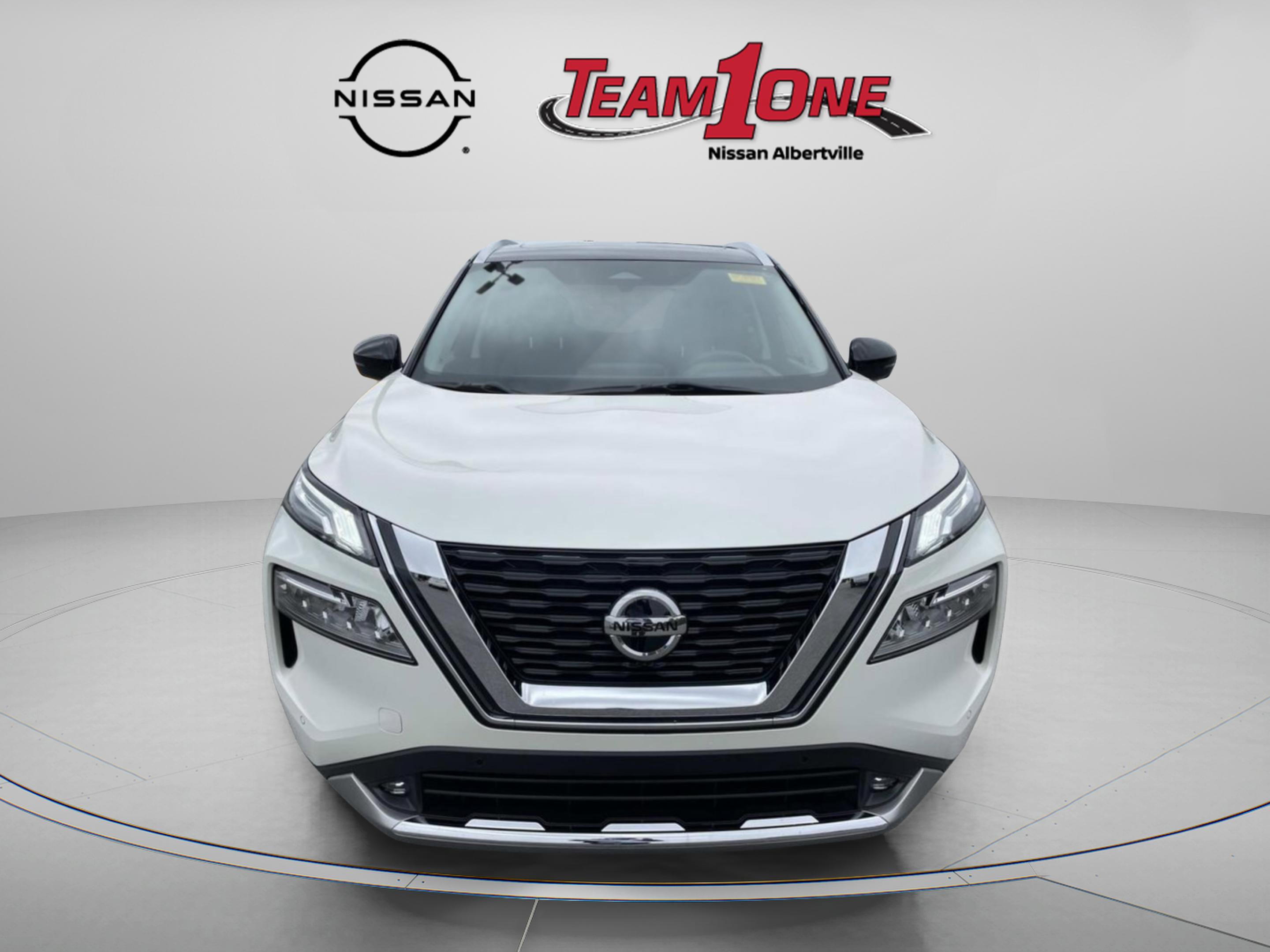 Used 2021 Nissan Rogue Platinum FWD image 2