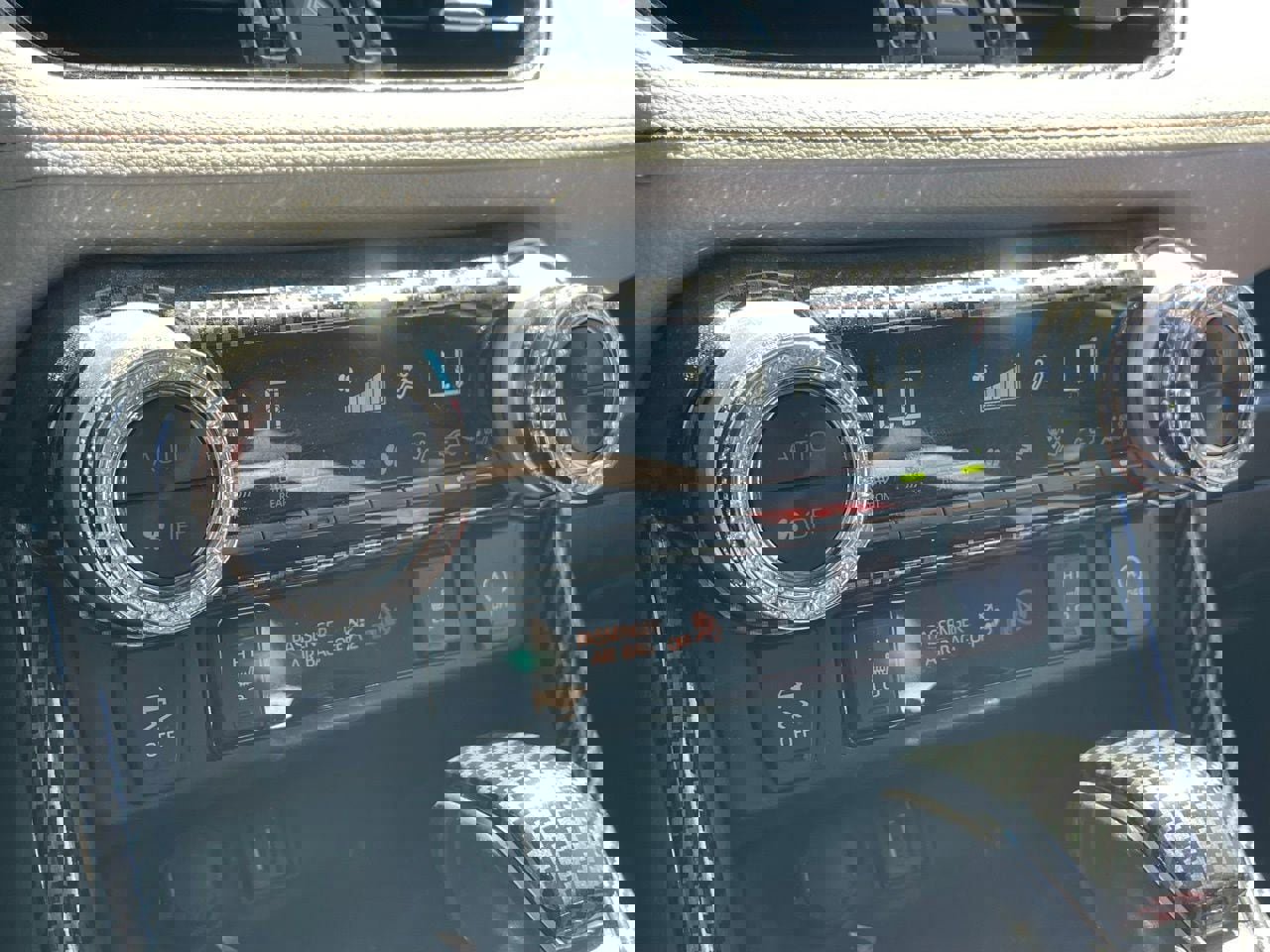 Used 2021 Toyota RAV4 XLE Premium image 7