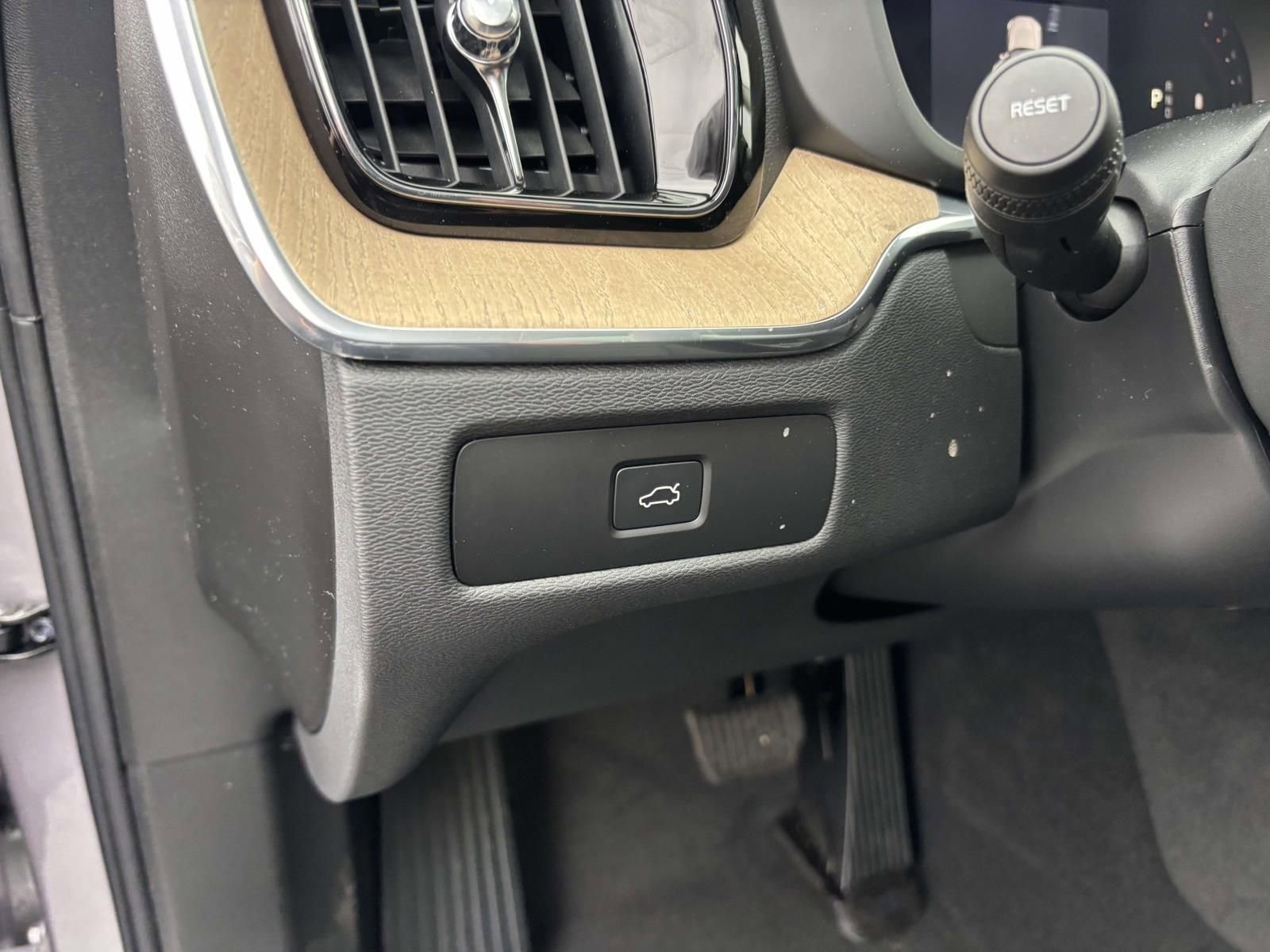 New 2026 Volvo XC60 B5 Plus AWD/4WD image 14