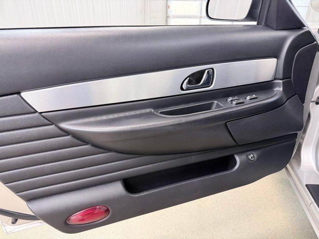 Used 2004 Ford Thunderbird RWD image 9