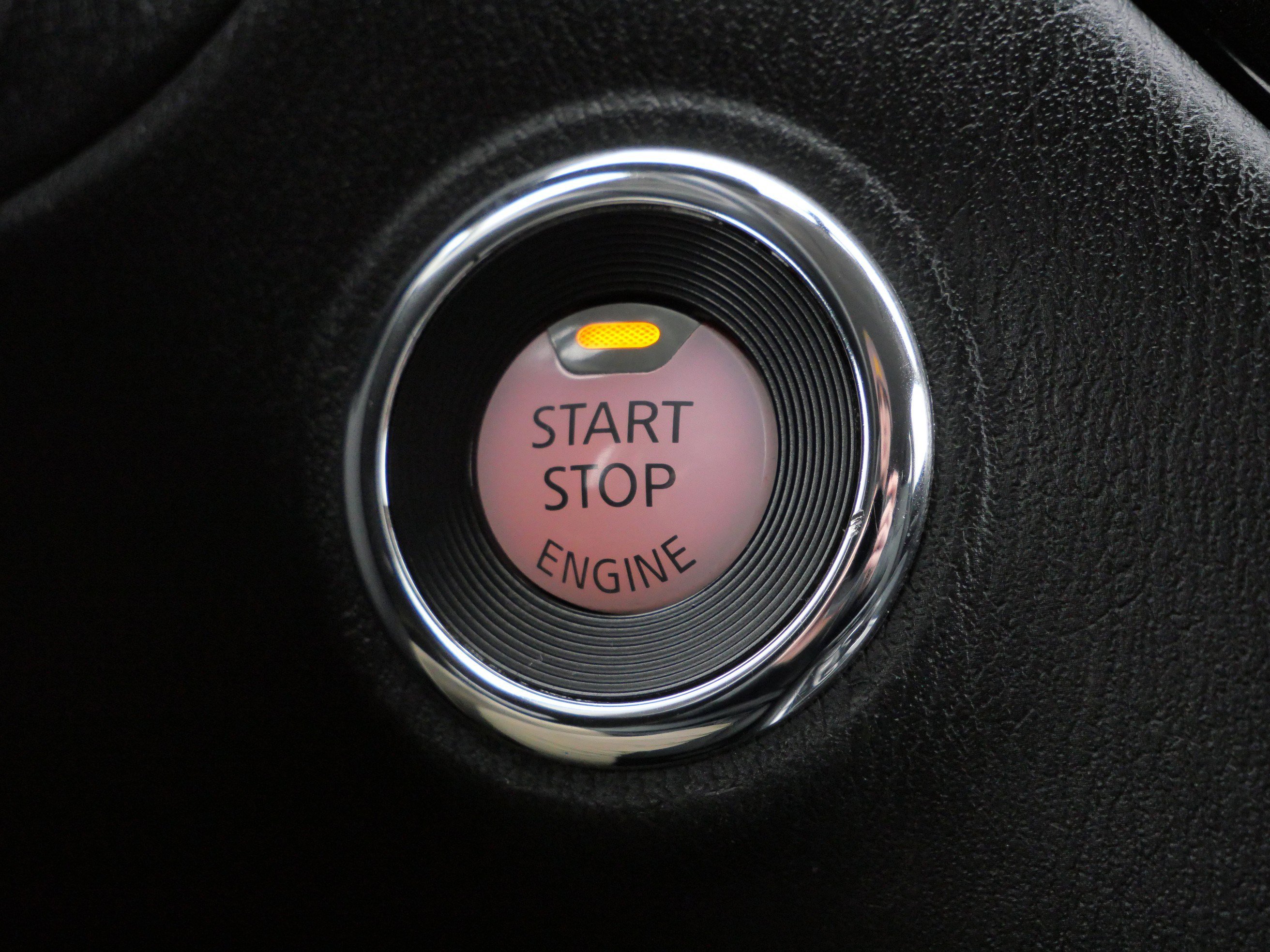 Used 2019 Nissan Pathfinder SV image 29