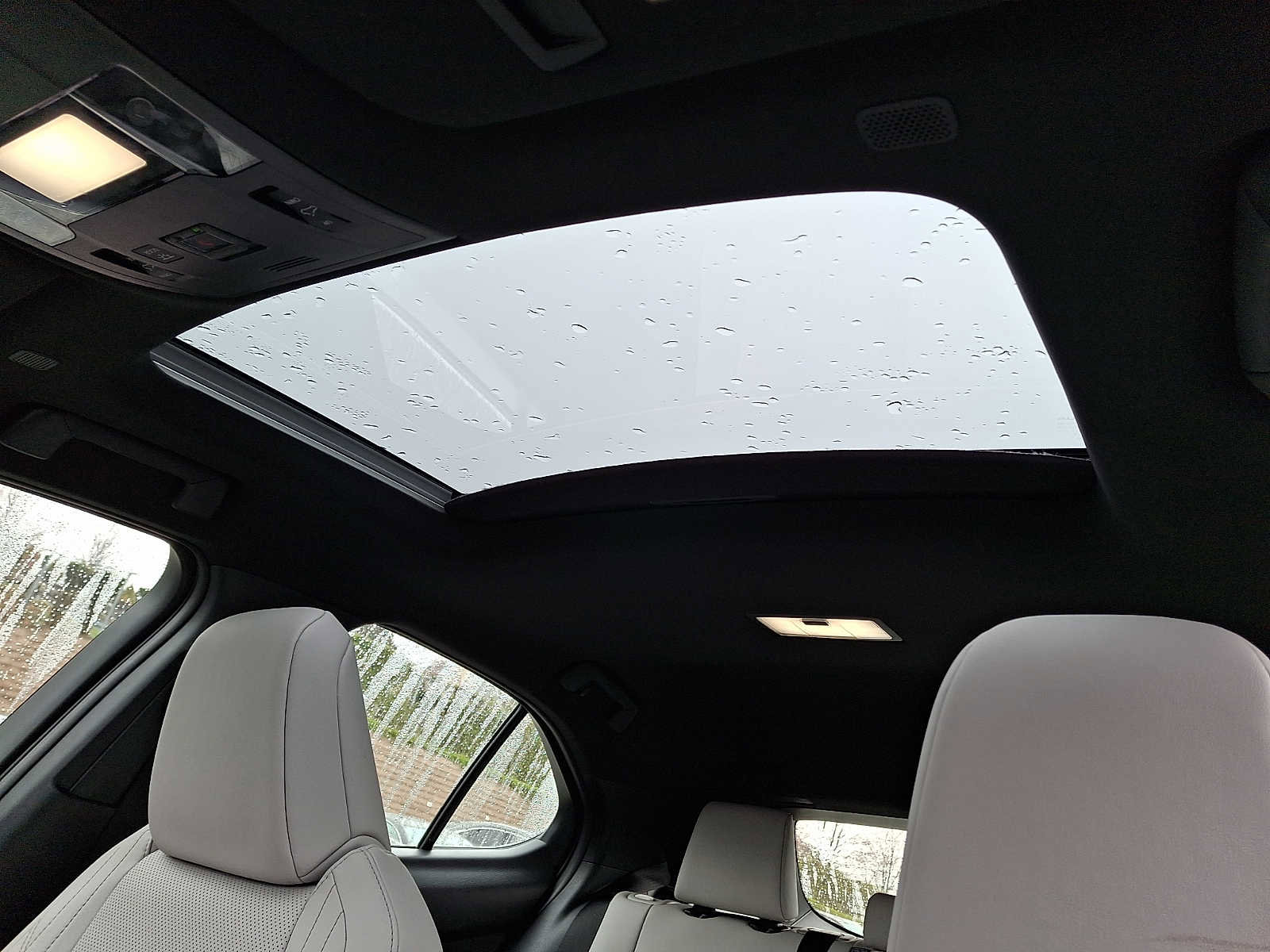 Used 2023 Lexus UX 250h FWD w/ Premium Package image 12