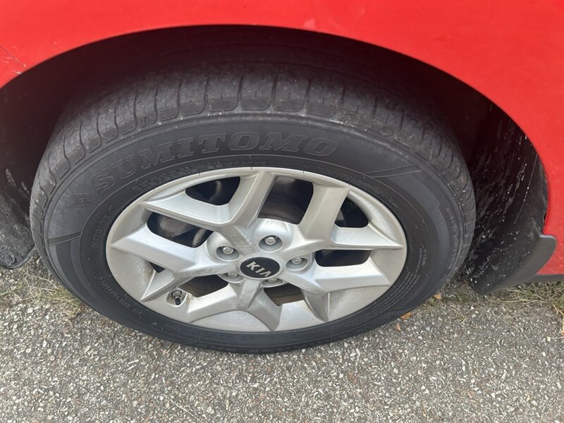 Used 2020 Kia Soul S FWD image 29