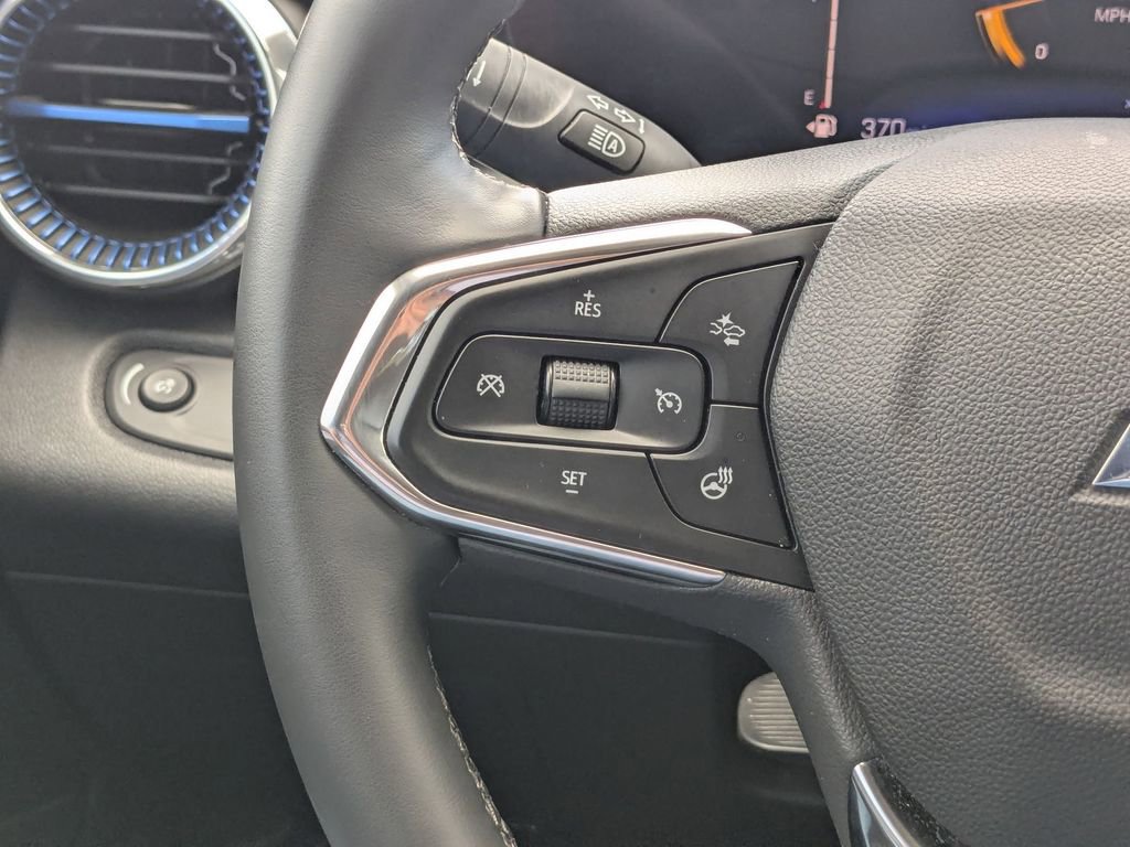 Used 2025 Chevrolet Trax LT w/ LT Convenience Package image 16