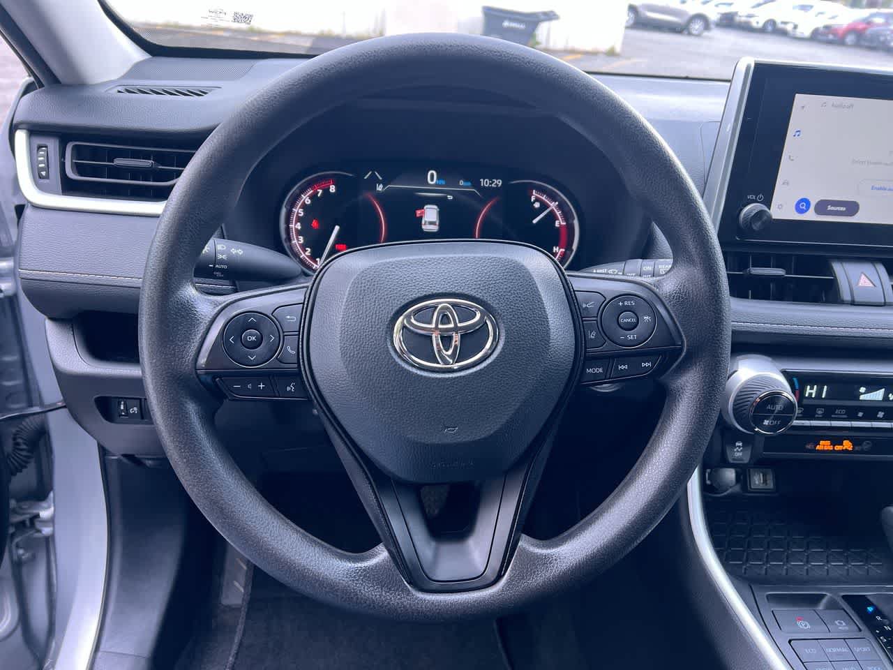 Used 2025 Toyota RAV4 XLE AWD/4WD image 14
