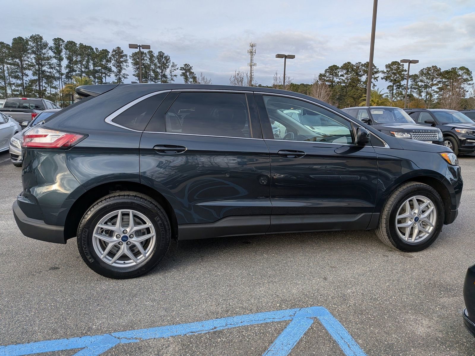 Certified 2022 Ford Edge SEL w/ Convenience Package image 4