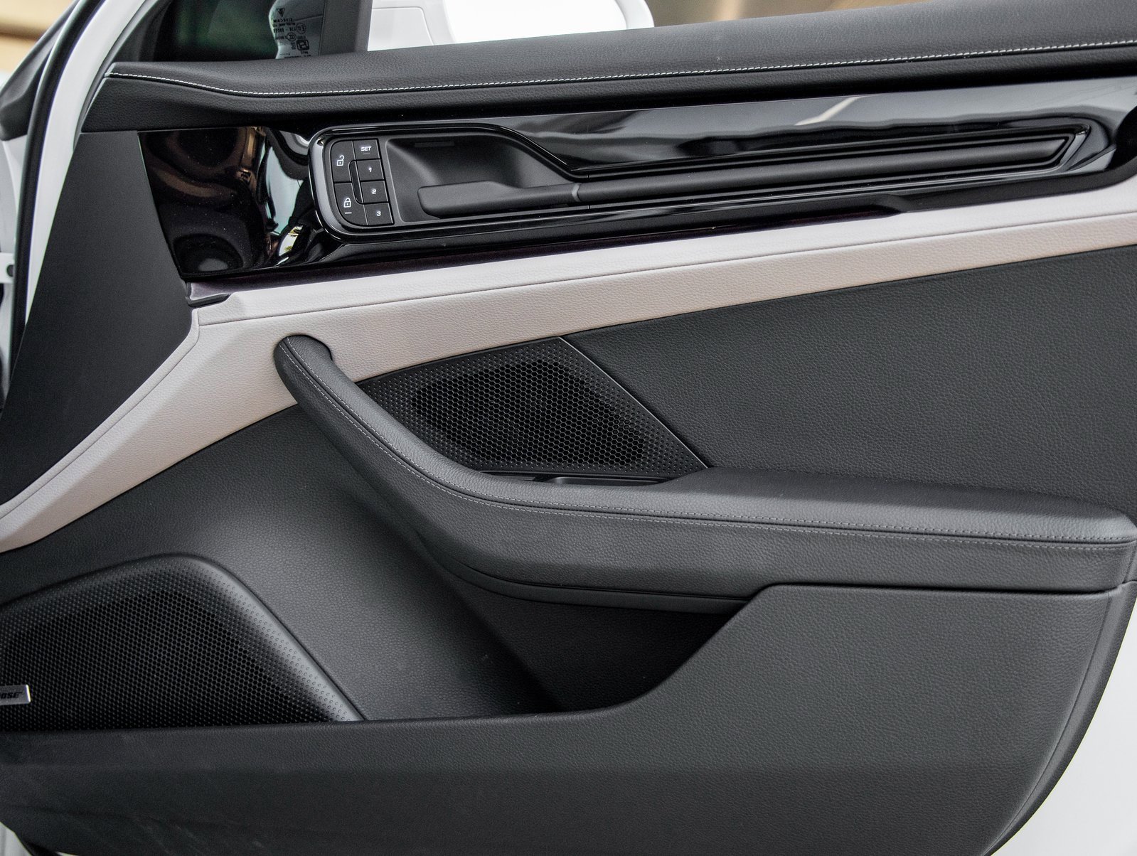 Certified 2025 Porsche Panamera 4 image 41