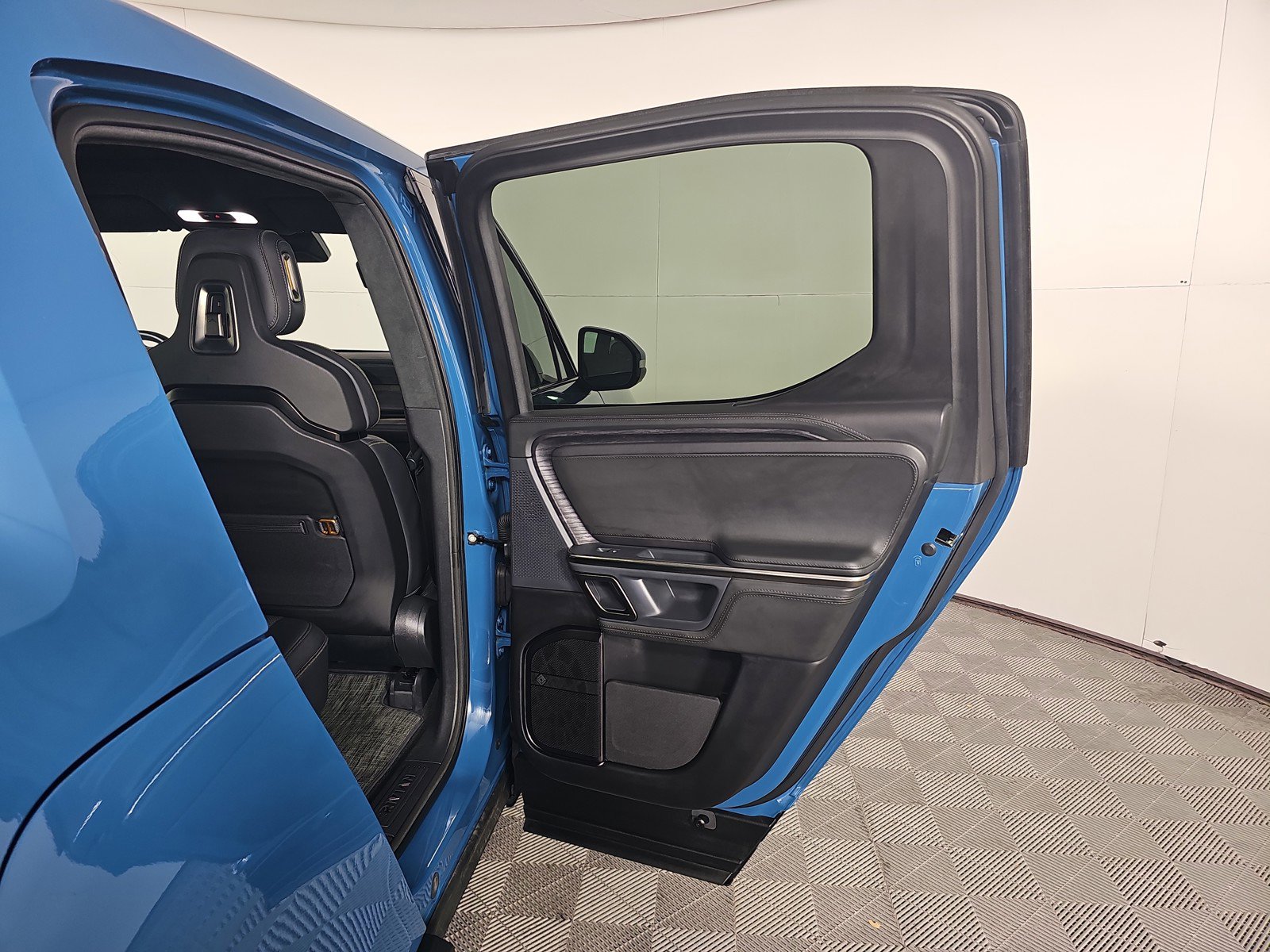 Used 2024 Rivian R1T Adventure AWD/4WD image 19