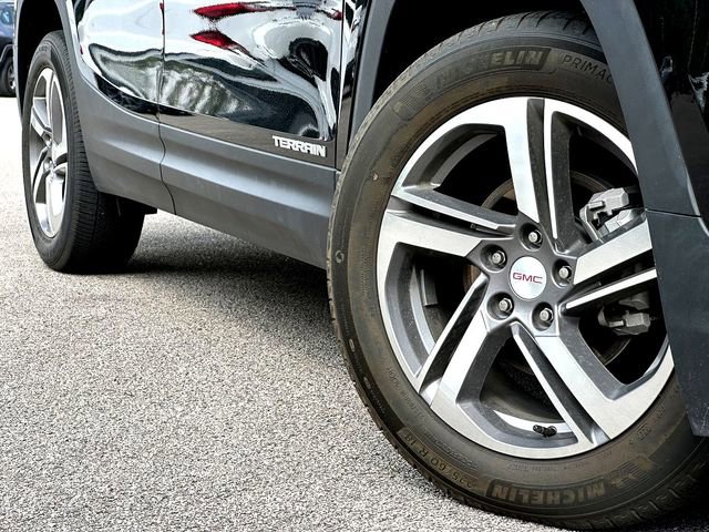 Used 2021 GMC Terrain SLT image 2