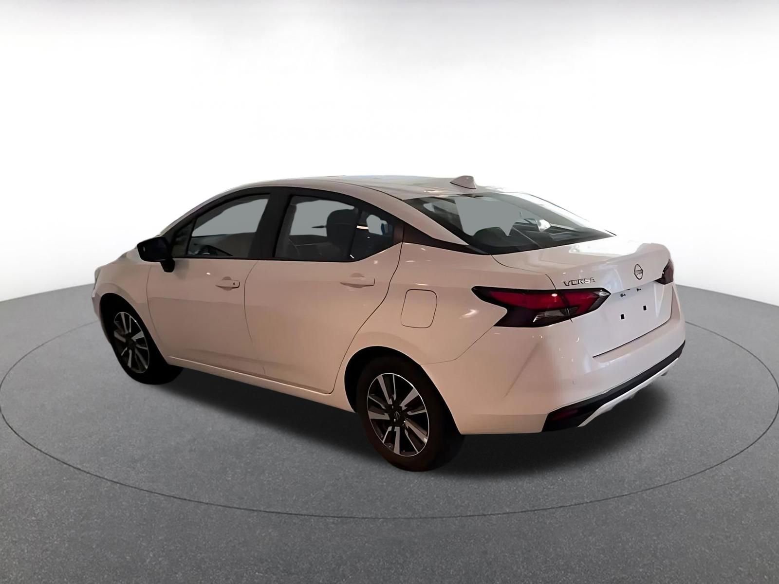 Used 2025 Nissan Versa SV image 10