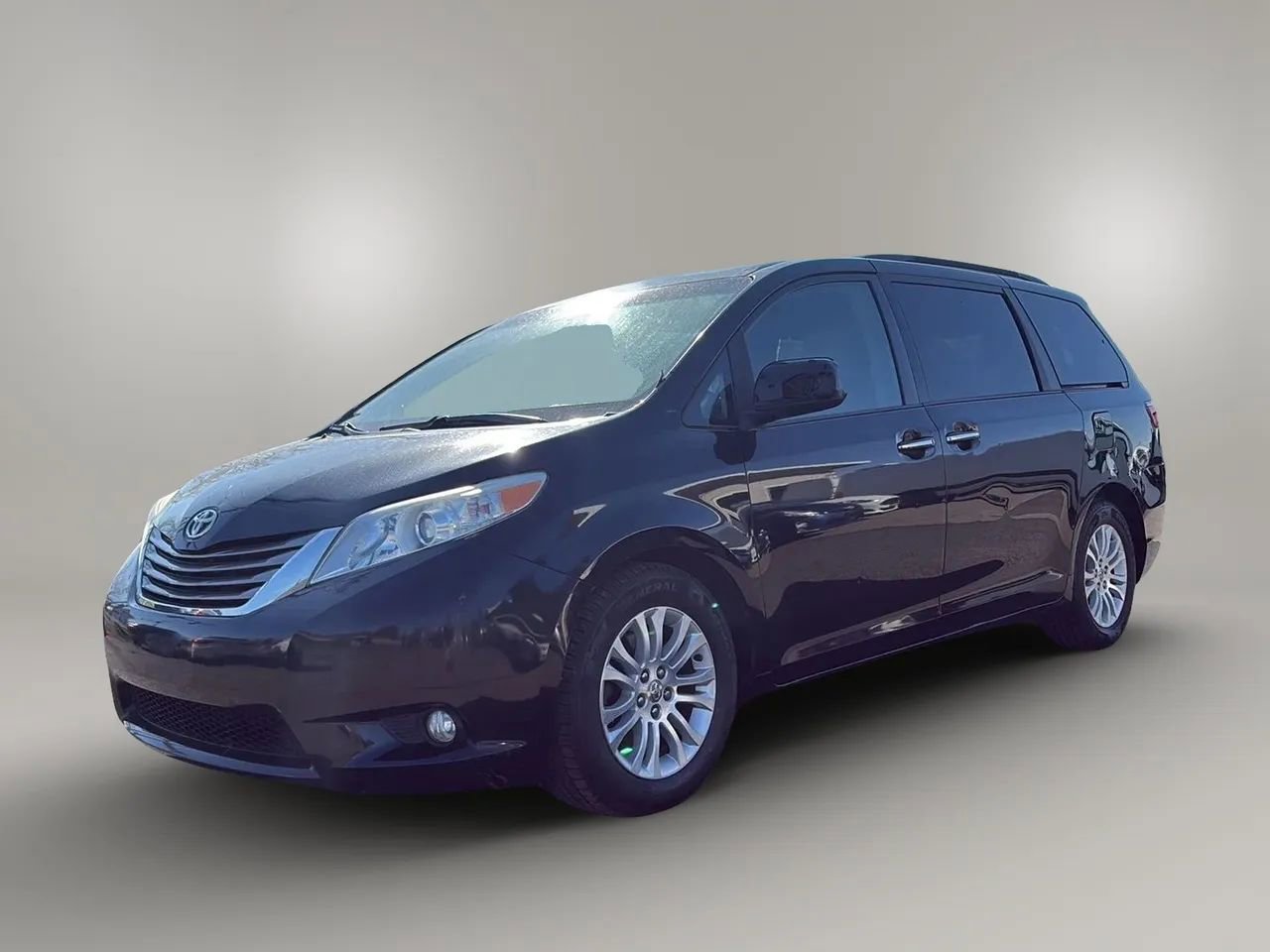 Used 2015 Toyota Sienna XLE image 3