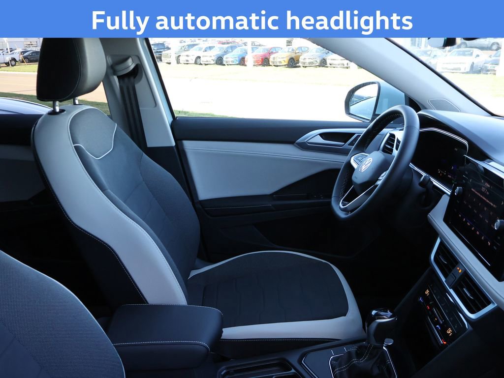 New 2026 Volkswagen Taos SE FWD image 11