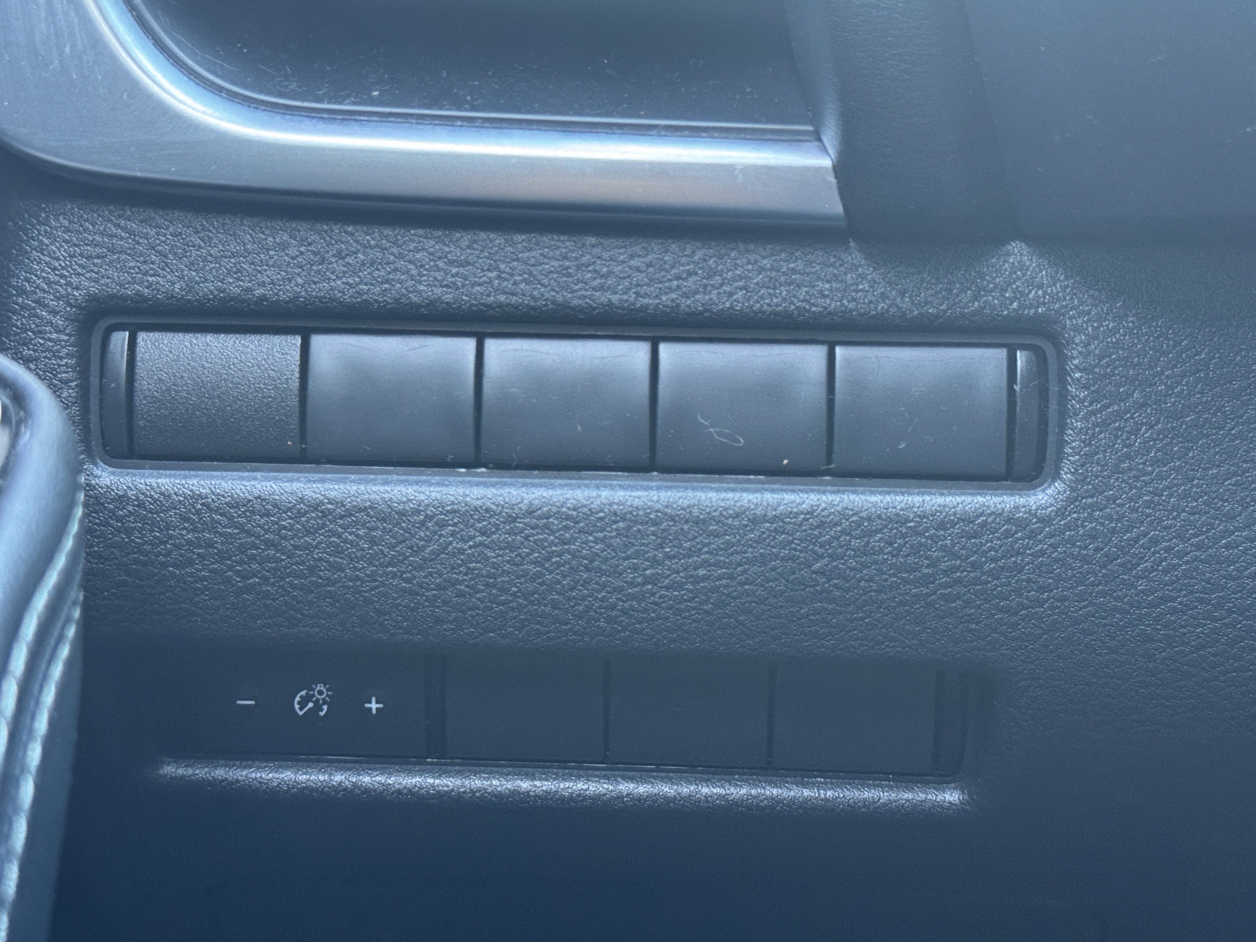 Used 2021 Nissan Rogue S image 32