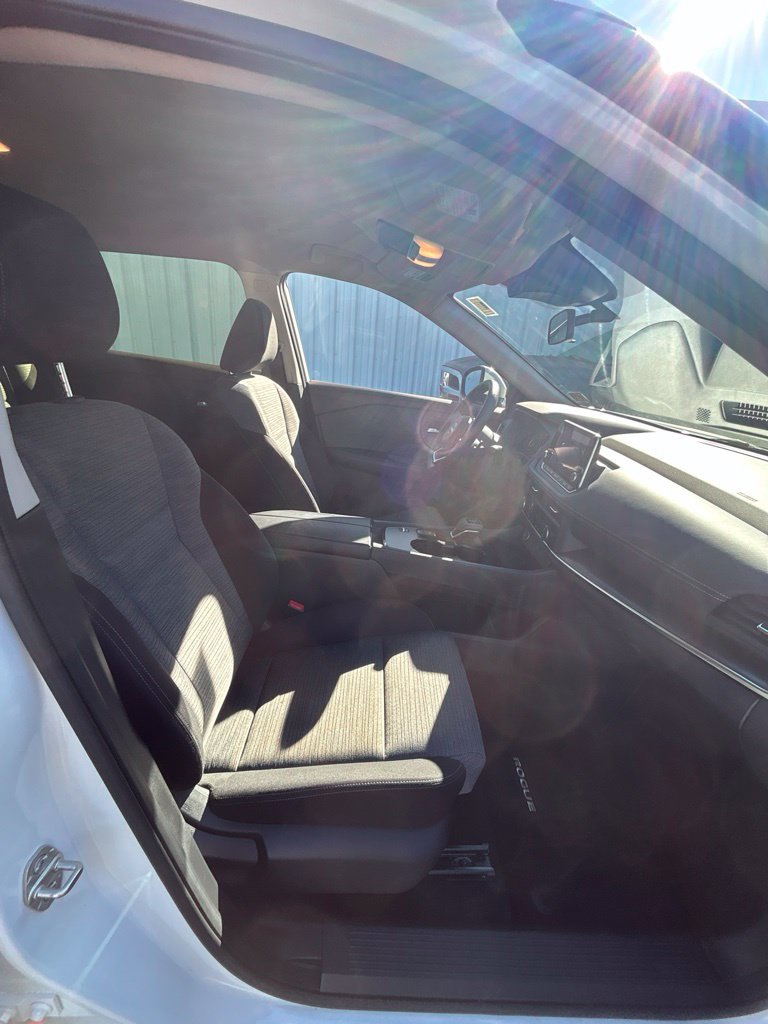 Used 2023 Nissan Rogue SV FWD image 23