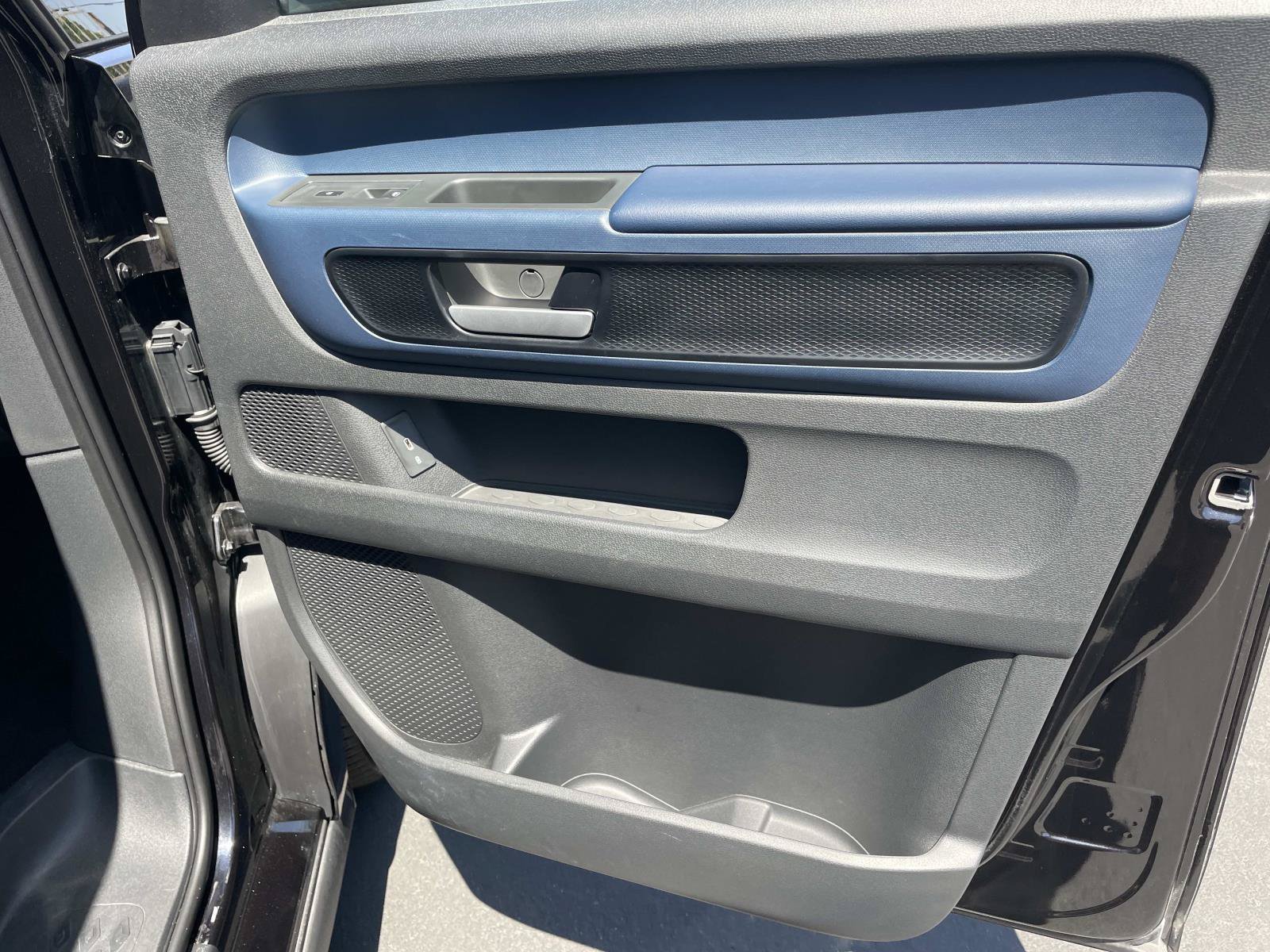 Certified 2025 Volkswagen ID. Buzz Pro S RWD image 27