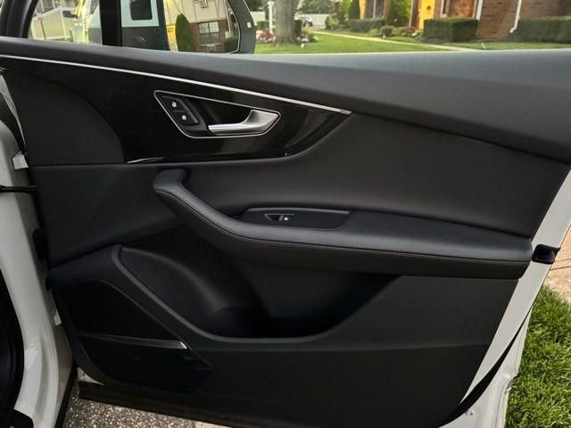 Used 2023 Audi Q7 3.0T Premium Plus image 21