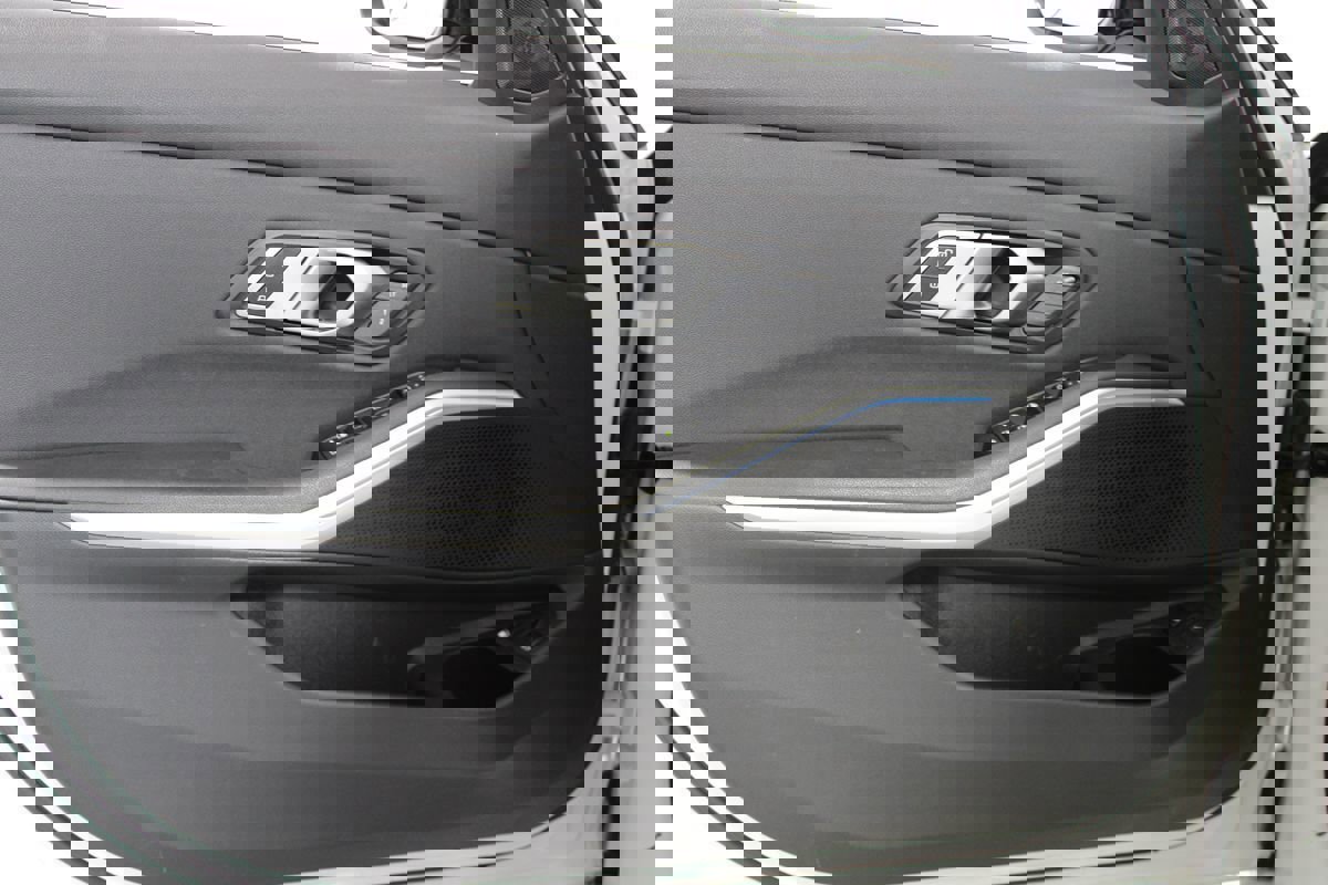 Used 2021 BMW 330e w/ M Sport Package image 6