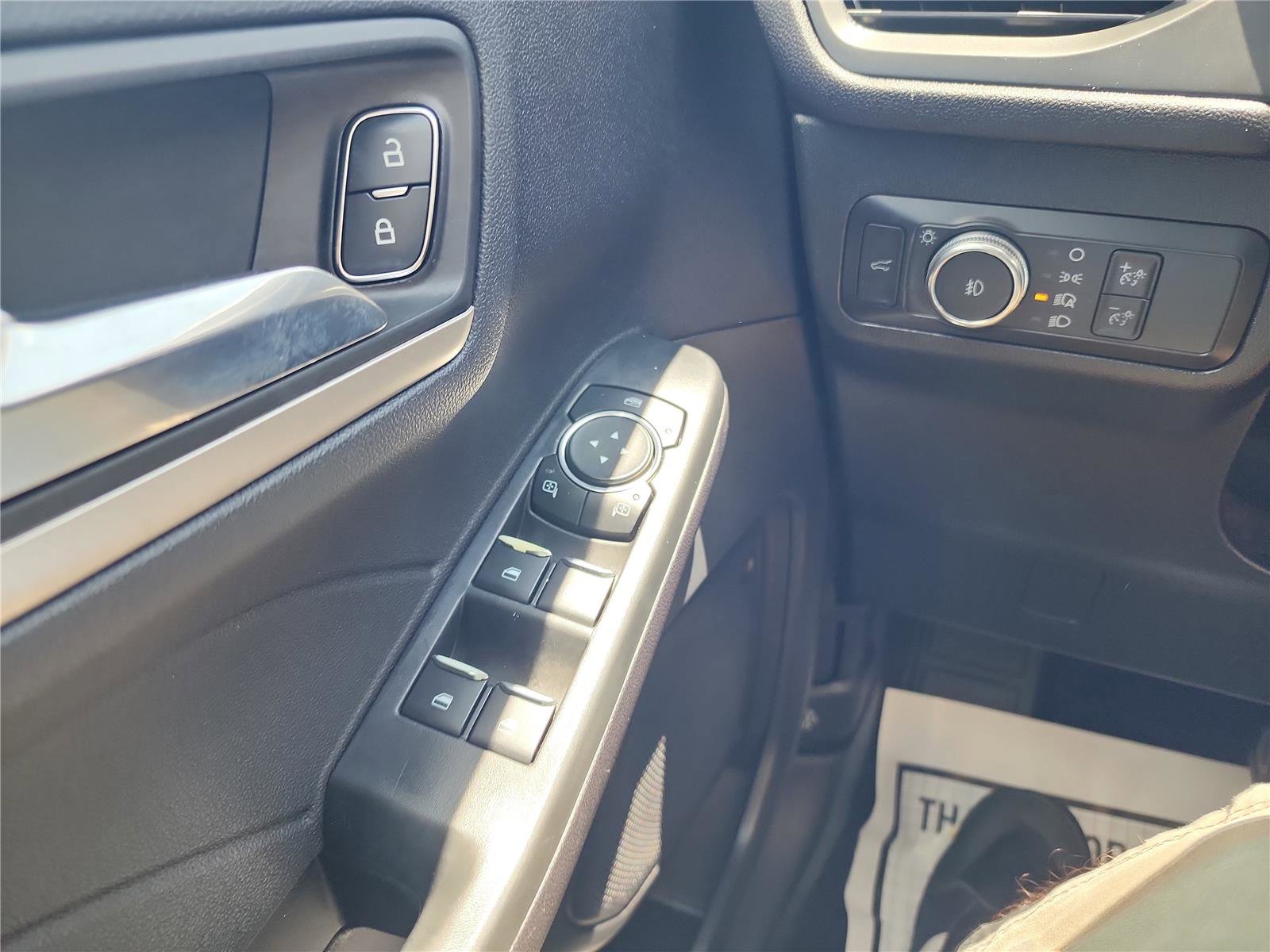 Used 2022 Ford Escape SEL FWD image 32