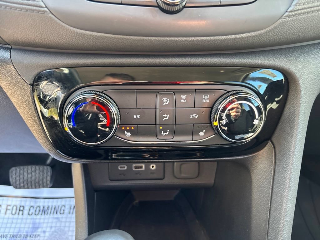 Used 2023 Buick Encore GX Preferred w/ Cold Weather Comfort Package AWD/4WD image 27