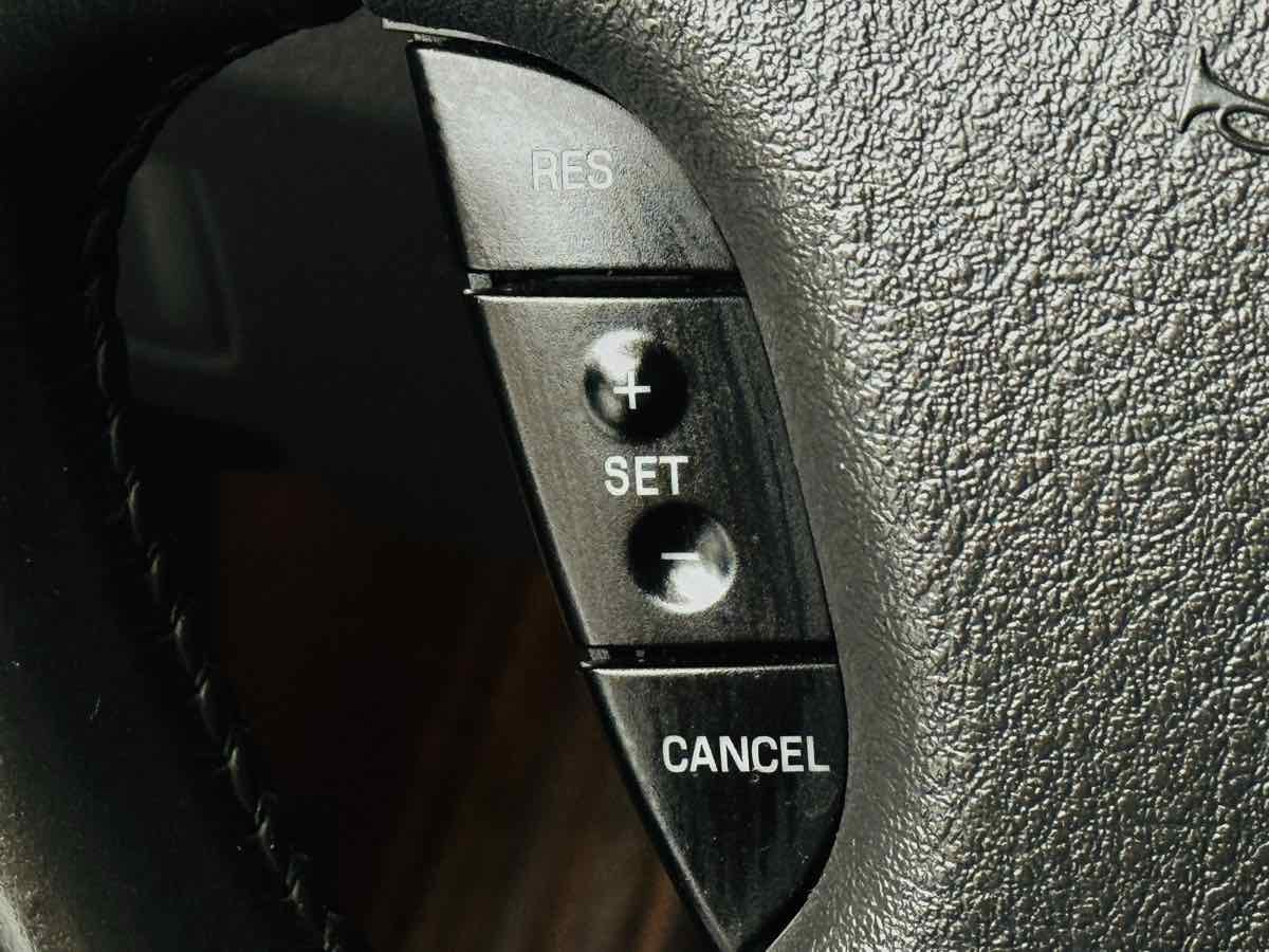 Used 2002 Ford Thunderbird Deluxe image 28