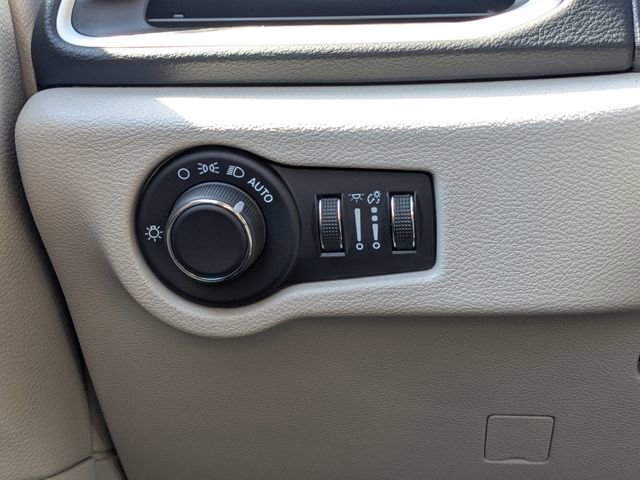 Used 2023 Chrysler Voyager LX FWD image 21