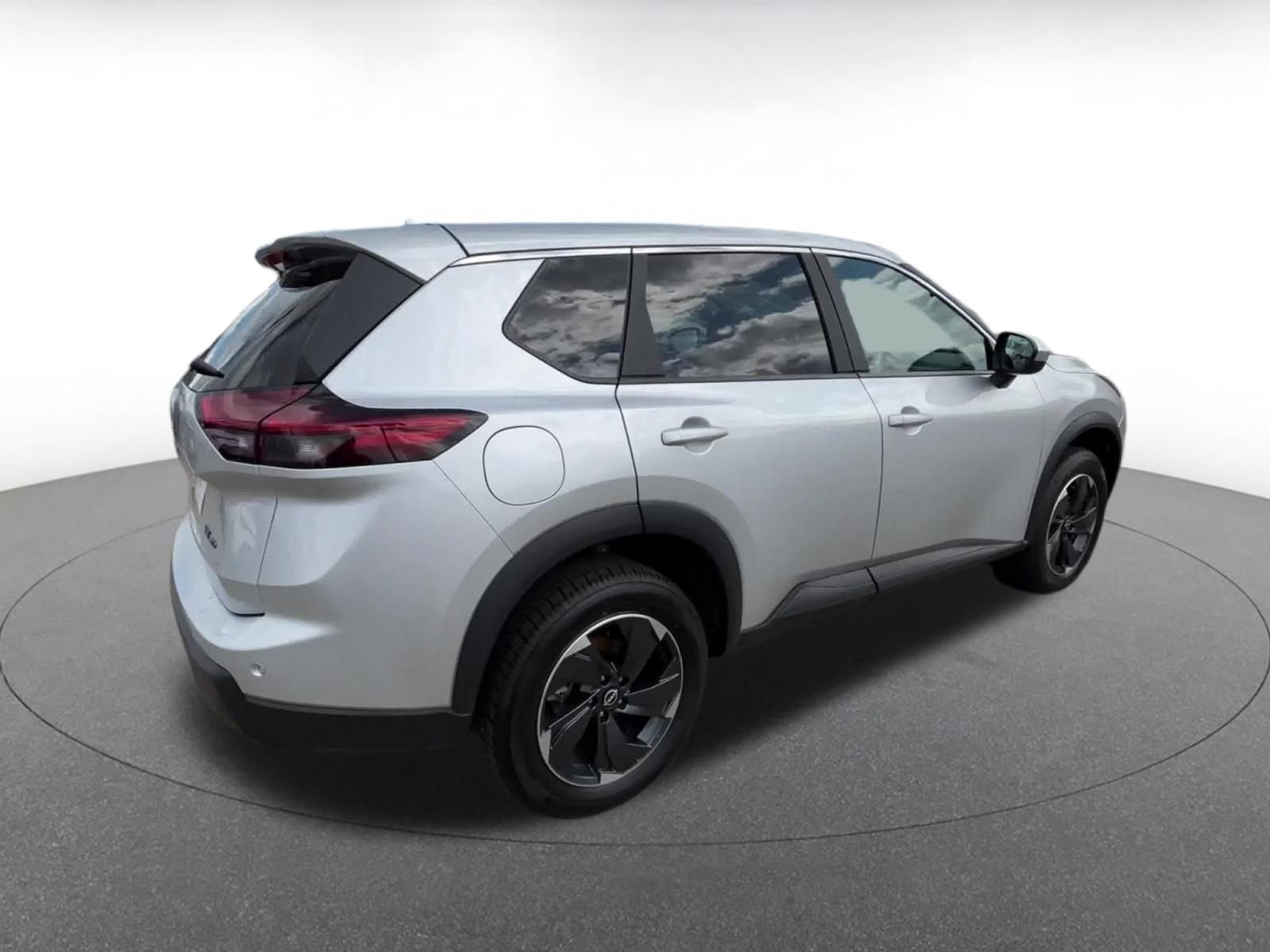 Used 2025 Nissan Rogue SV AWD/4WD image 14