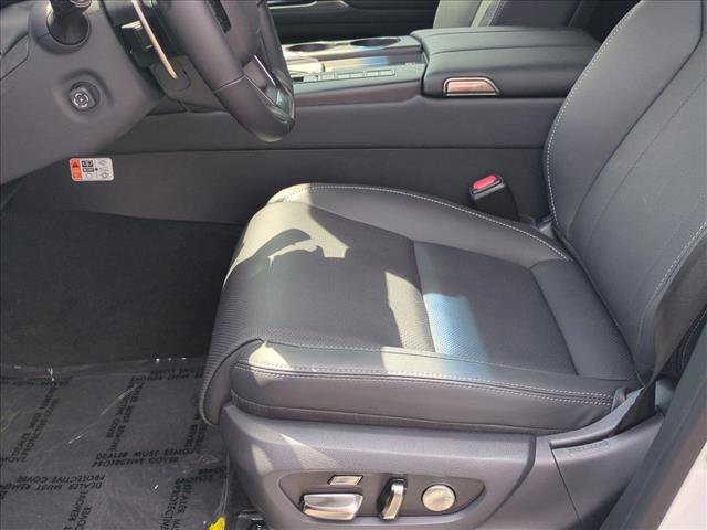 New 2025 Lexus LX 700h Luxury image 4