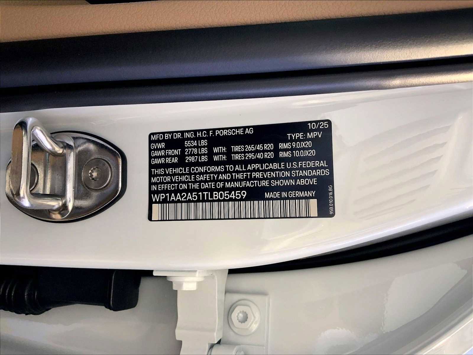 New 2026 Porsche Macan AWD/4WD image 23