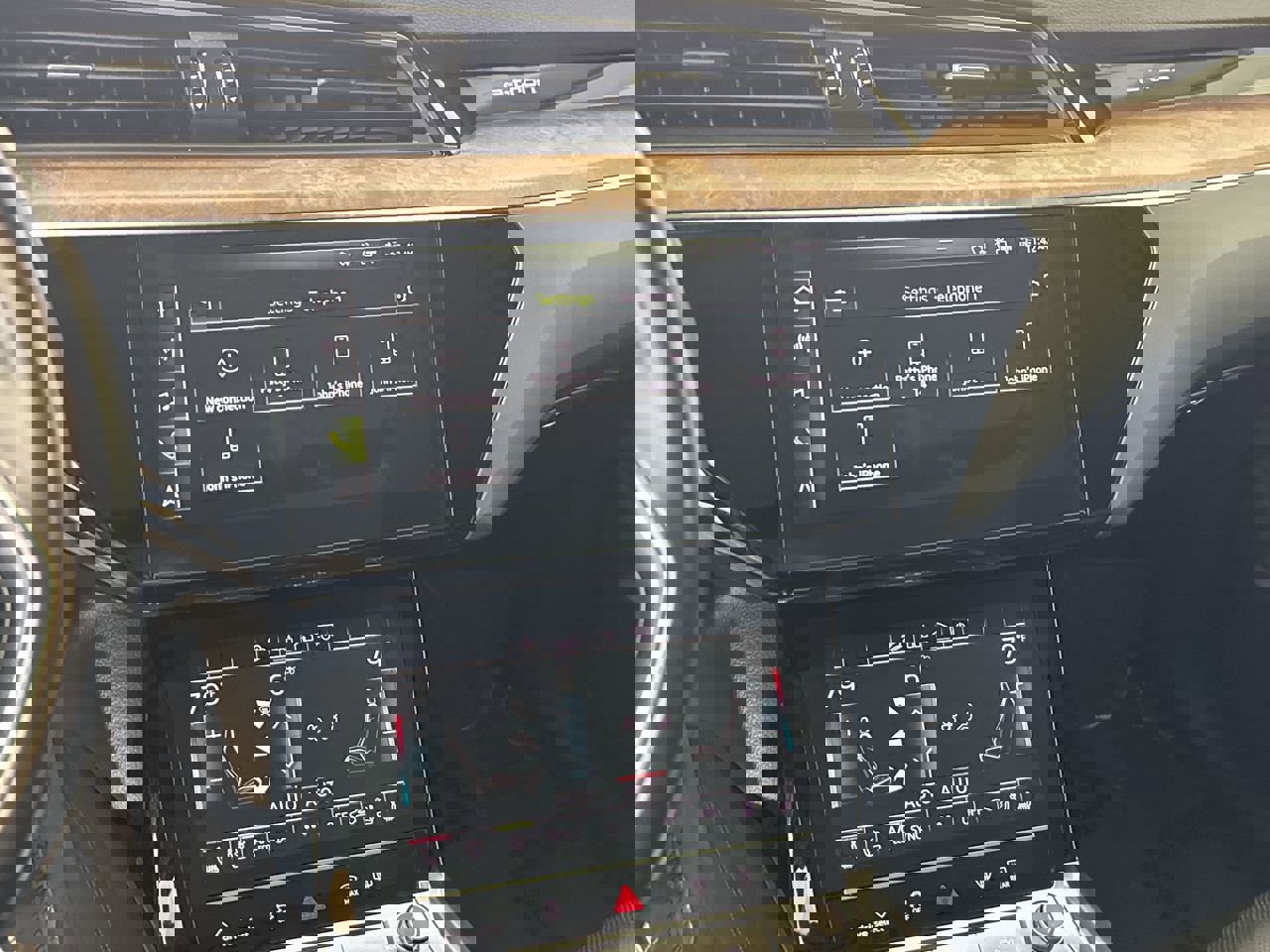 Used 2020 Audi e-tron Premium Plus image 15