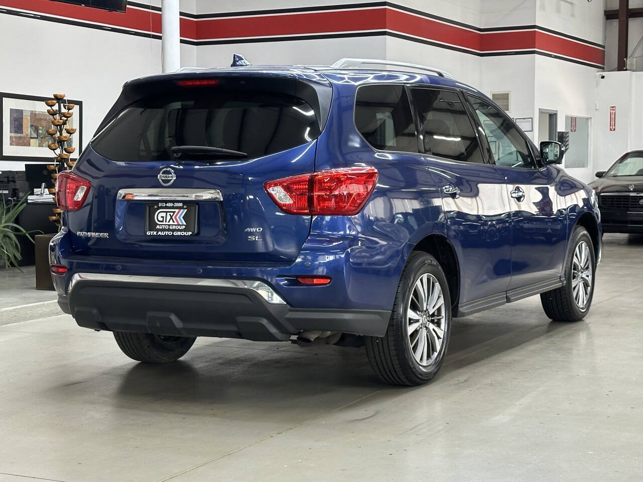 Used 2020 Nissan Pathfinder SL AWD/4WD image 2