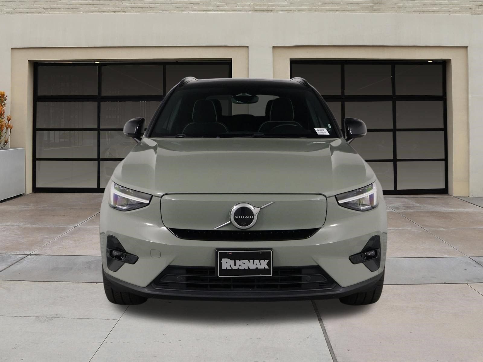 Used 2023 Volvo XC40 Recharge Plus w/ Protection Package Premier AWD/4WD image 6