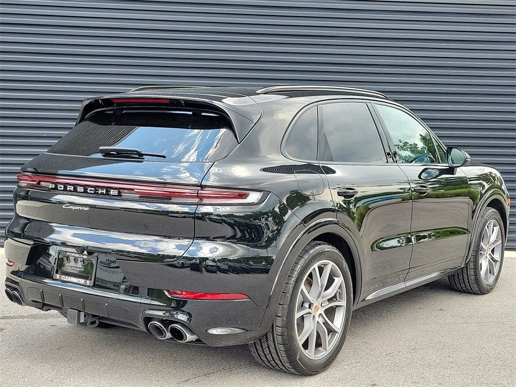 Certified 2025 Porsche Cayenne image 7