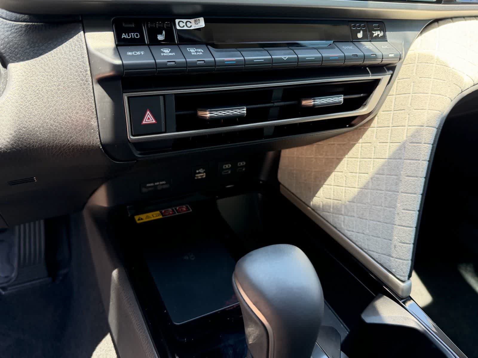 Used 2025 Toyota Camry XLE FWD image 12